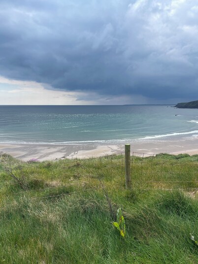 BEAUTIFUL COTTAGE IN IRELAND DIRECTLY ON THE COAST