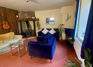 TV, fireplace - BEAUTIFUL COTTAGE IN IRELAND DIRECTLY ON THE COAST (Bannow)