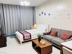 1 bedroom, iron/ironing board, Internet, bed sheets - Easyworld Stay @ One Uptown Residence, BGC (Taguig)
