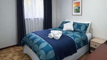 3 slaapkamers, een strijkplank/strijkijzer, gratis wifi, beddengoed