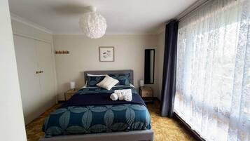 3 bedrooms, iron/ironing board, free WiFi, bed sheets