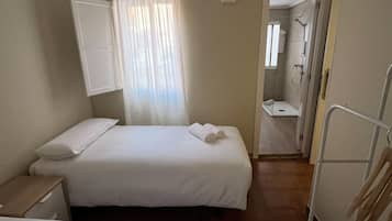 Habitación Confort con 2 camas individuales, vistas a la ciudad | Wifi gratis