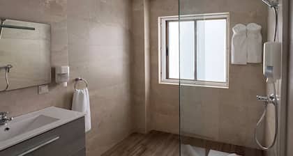 ENTRE PUERTAS