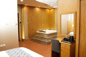 Suite | Minibar, Schreibtisch, kostenloses WLAN, Bettwäsche