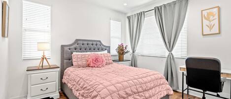 1 多间卧室、熨斗/熨衣板、WiFi、床单