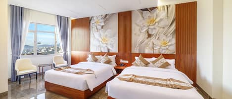 Caja de seguridad en la habitación, escritorio y cortinas blackout