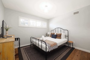3 bedrooms, desk, iron/ironing board, travel cot
