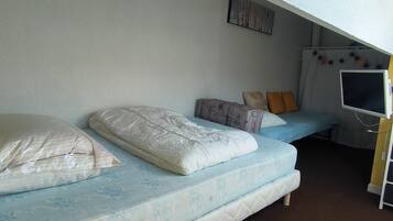 2 bedrooms, iron/ironing board
