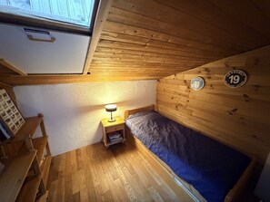 4 bedrooms, iron/ironing board, free WiFi