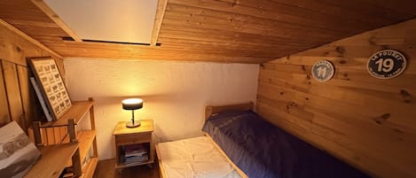 4 bedrooms, iron/ironing board, free WiFi