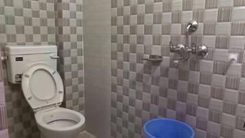 Deluxe Double Room | Bathroom