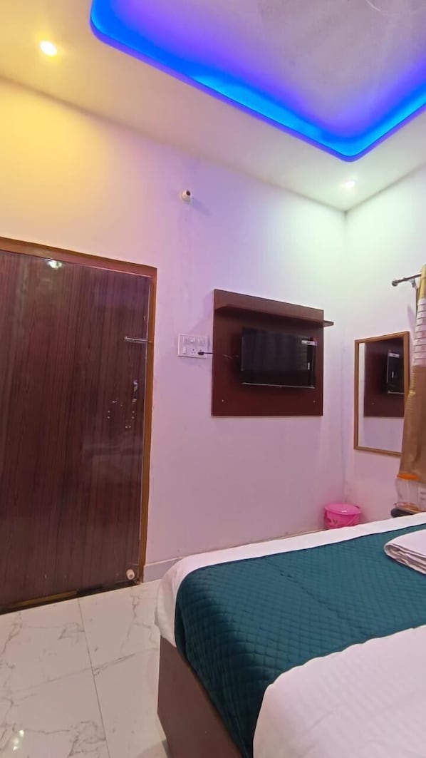 Family Double Room | Free WiFi