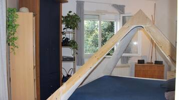 3 bedrooms, iron/ironing board, WiFi, bed sheets