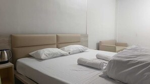Deluxe Room, Mountain View | Desk, laptop workspace, free WiFi - Vinayaka Inn Sittong (Kurseong)