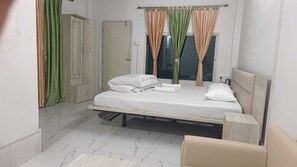 Deluxe Room, Mountain View | Desk, laptop workspace, free WiFi