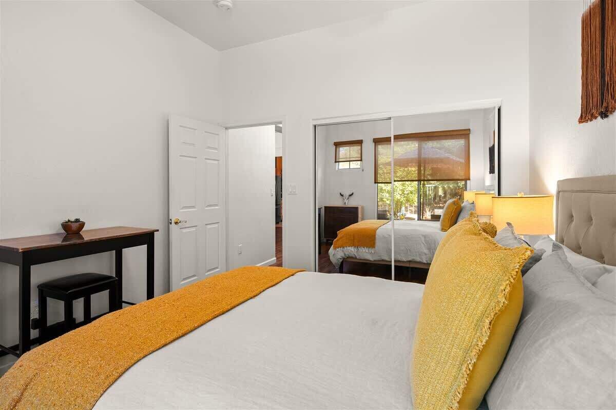 2 bedrooms, desk, iron/ironing board, free WiFi