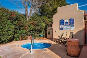 A heated pool - Beautiful Southwestern Boho Condo, Newly Renovated (Sedona)