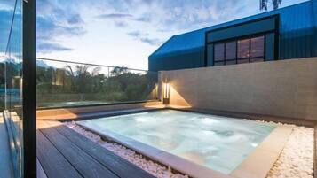 Bain à remous extérieur