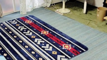 Cribs/infant beds