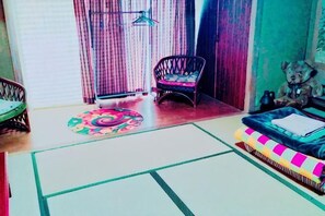 Tempat tidur bayi