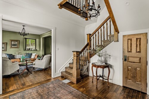 Large 6 bedroom, 6.5 bath restored Victorian home at Indiandale Springs