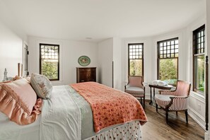 6 bedrooms, iron/ironing board, travel crib, free WiFi - Large 6 bedroom, 6.5 bath restored Victorian home at Indiandale Springs (Reinholds)