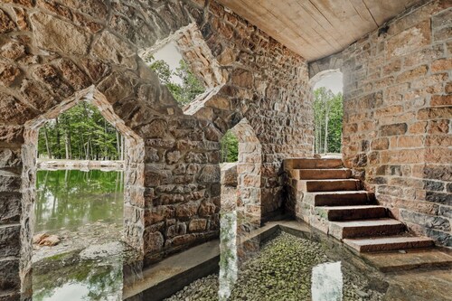 Hot Tub & Sauna coming in May! Large 6 bedroom, 6.5 bath restored Victorian home at Indiandale Springs