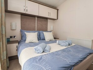 2 quartos, individualmente decorados, individualmente mobiliados