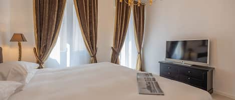 In-room safe, desk, laptop workspace, blackout drapes