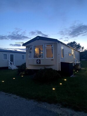 House, 2 Bedrooms | Exterior