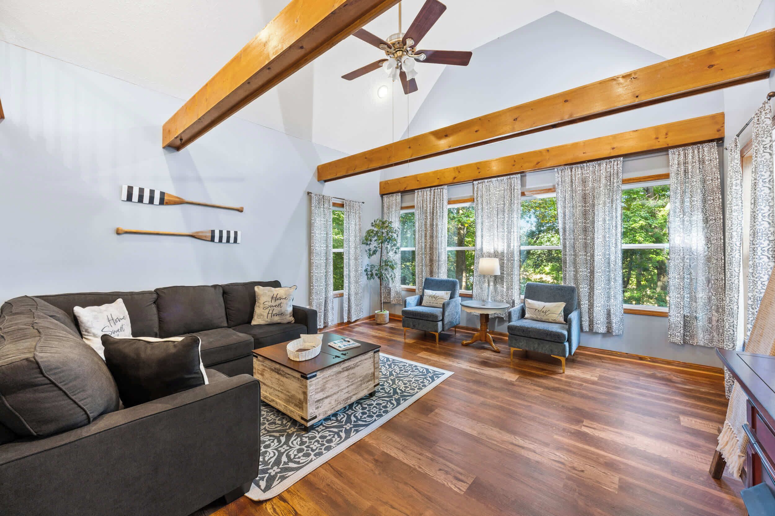 TV, peis og kontorer