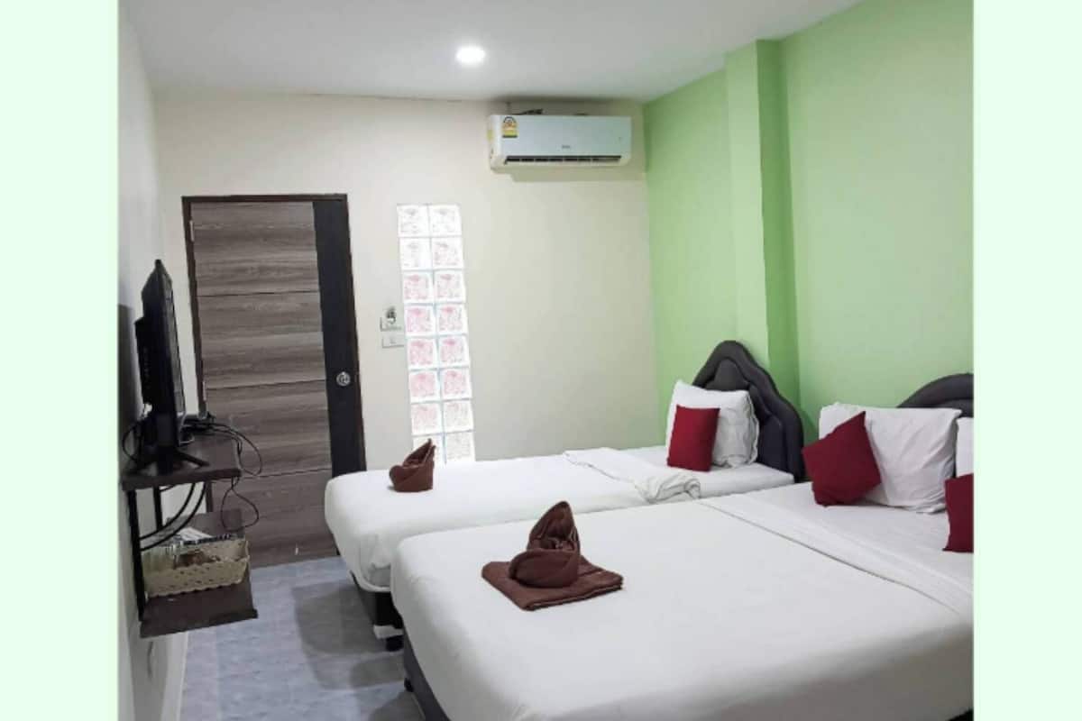 Basic Triple Room | In-room safe, blackout drapes, free WiFi