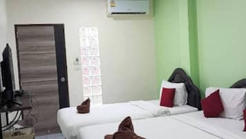 Basic Triple Room | In-room safe, blackout curtains, free WiFi