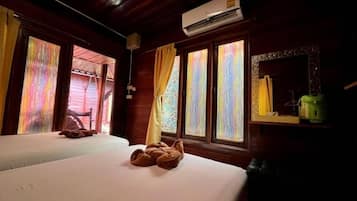 In-room safe, blackout curtains, free WiFi