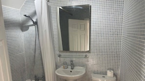 Unclassified image, 5 of 7, button - Horsforth Apartment Leeds Bradford Airport (Leeds)
