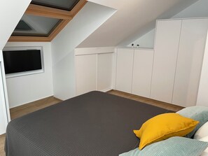 In-room safe, free WiFi, wheelchair access