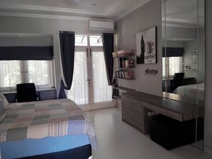 3 habitaciones, escritorio, tabla de planchar con plancha y wifi gratis
