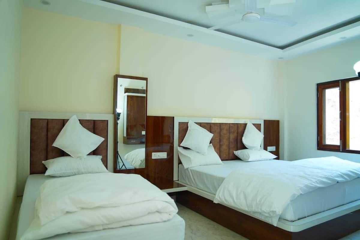 Triple Room | Rollaway beds (surcharge), WiFi (free), bed sheets