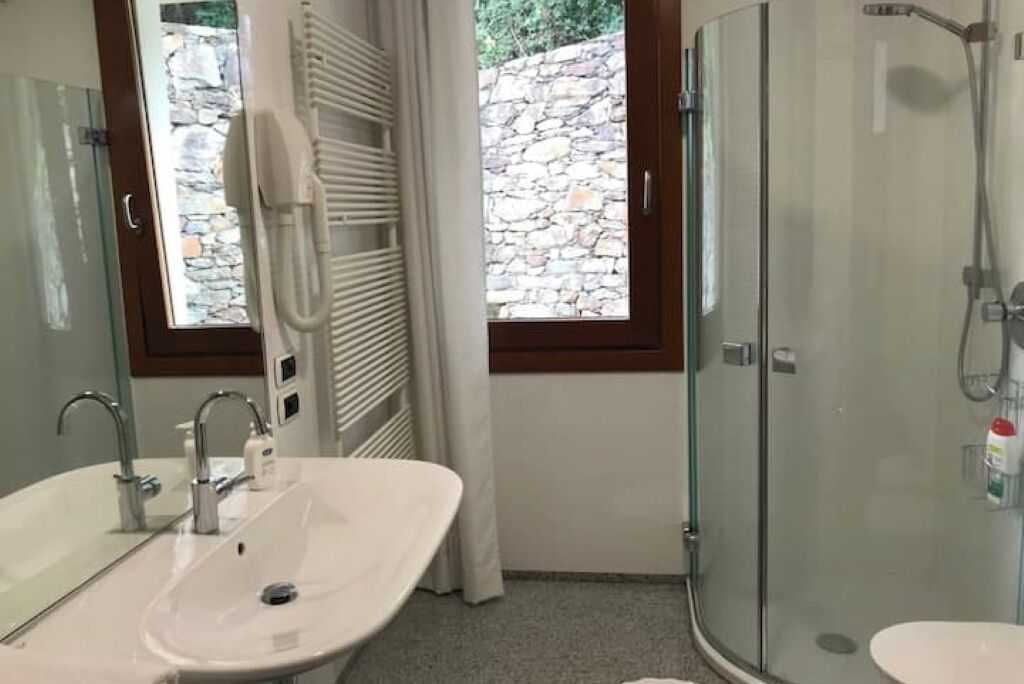 Dusche, Haartrockner, Bidet, Handtücher