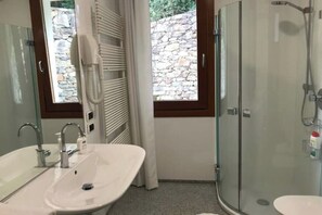Shower, hair dryer, bidet, towels - Mergozzo Beach Bella Vista (Mergozzo)