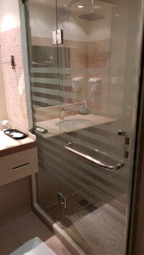 Junior Suite, 2 Single Beds | Bathroom - Dancenter Luxury Millennia Near King Abdulaziz Historical Center (Riyadh)