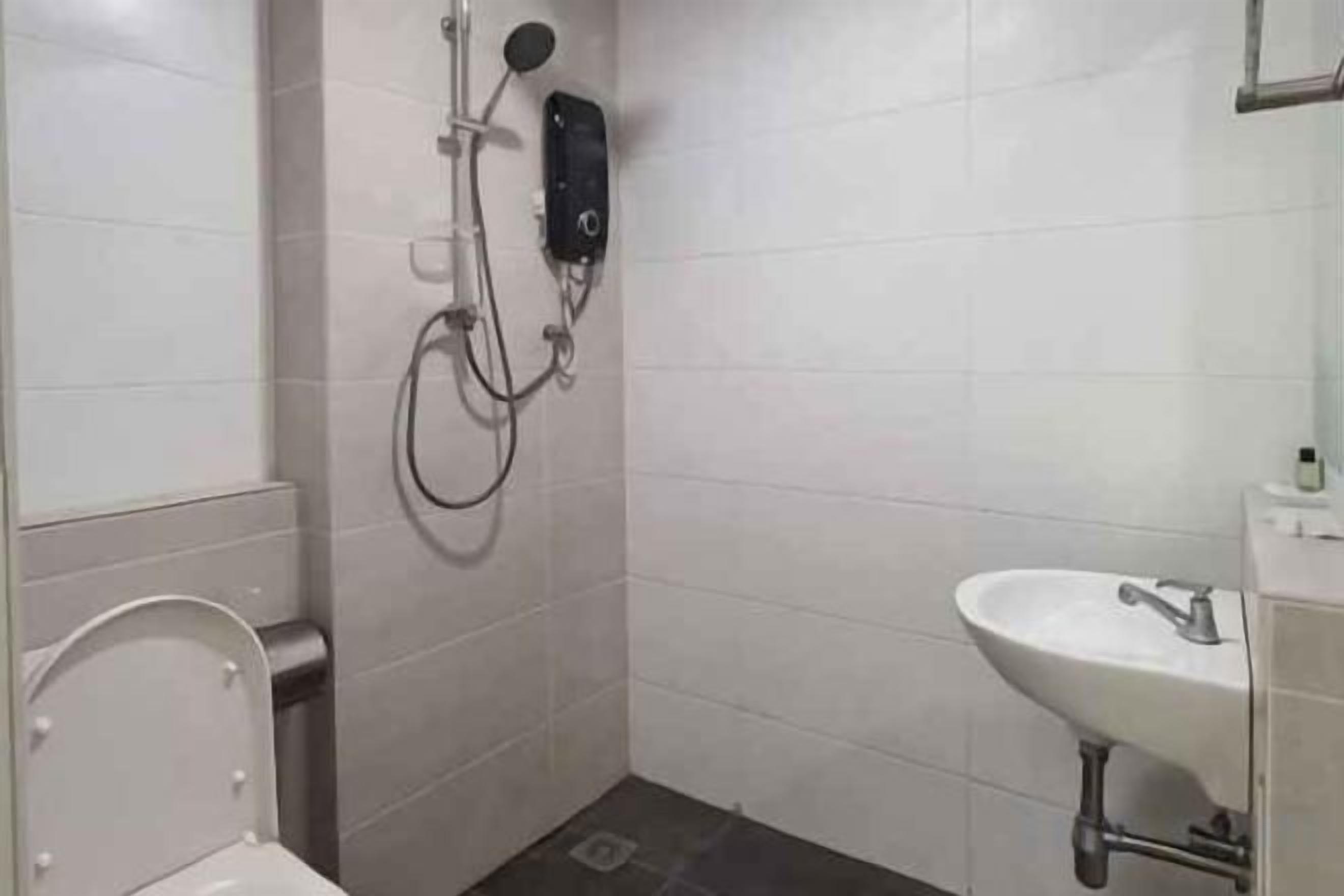Free toiletries, bidet