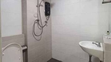 Free toiletries, bidet