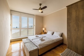 Classic Apartment, Sea View