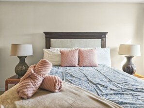 3 bedrooms, iron/ironing board, free WiFi, bed sheets - Charming home away from home! (Cape Coral)