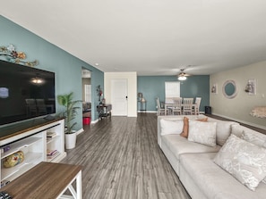 Smart TV - Charming home away from home! (Cape Coral)