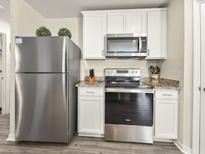 Fridge, microwave, oven, stovetop - Charming home away from home! (Cape Coral)