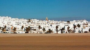 Una spiaggia nelle vicinanze