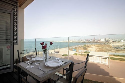 Prestige Studio with Terrace overlooking the Marina