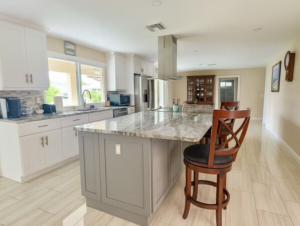 Fridge, microwave, oven, stovetop - Spacious 5BR Cape Coral Retreat (Cape Coral)